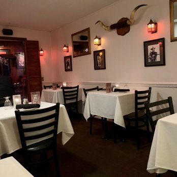 Beef 'N Bottle - One of the dining rooms - Steakhouses Near Me - Charlotte, North Carolina Beef 'N Bottle - One of the dining rooms - Steakhouses Near Me - Charlotte, North Carolina