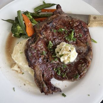 Lara’s Fine Dining - Prime rib, mashed potatoes & veggies. Everything was delicious. I just wish it had more veggies. - Italian Near Me - Richmond, California