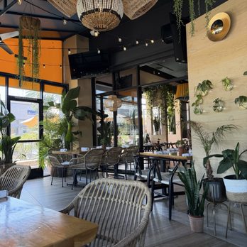 Fennel Kitchen & Bar - Interior Patio Area - Breakfast & Brunch Near Me - Aliso Viejo, California