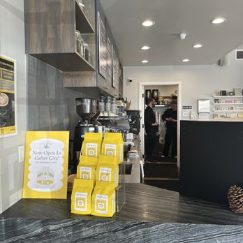 Caffe Luxxe - Coffee & Tea Near Me - Manhattan Beach, California