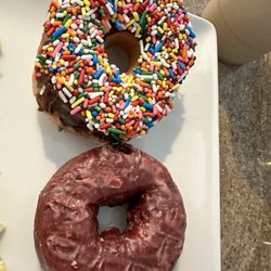 Kahve & Cream - Chocolate sprinkle and red velvet