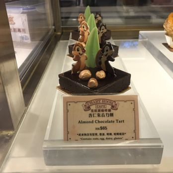 迪士尼探索家度假酒店 - Dessert at the cafe. - Resorts Near Me - Hong Kong, HK 迪士尼探索家度假酒店 - Dessert at the cafe. - Resorts Near Me - Hong Kong, HK