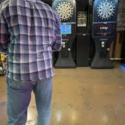 Babe's Music Bar - Darts