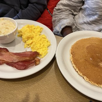 Reveille Coffeehouse Cafe - Breakfast & Brunch Near Me - Sugar Hill, Georgia