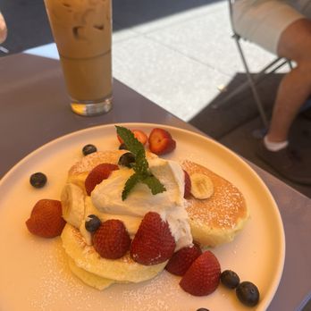 Flipper’s - soufflé pancakes - Pancakes Near Me - New York, New York