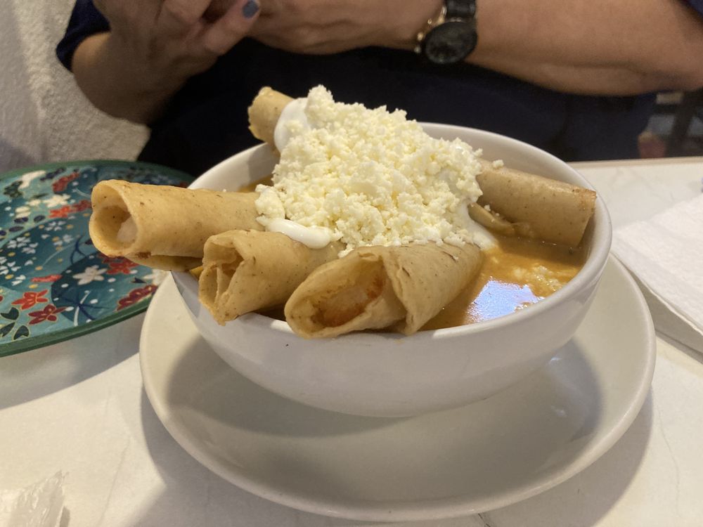 Fonda Restaurant 5-300