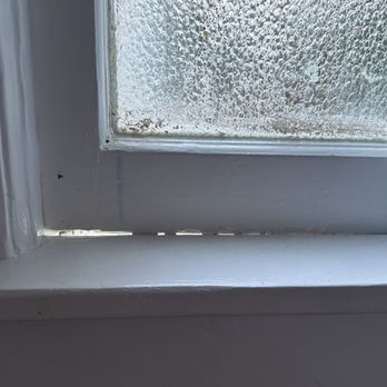 Nevada City Inn - Window painted shut, but open. - Hotels Near Me - Nevada City, California