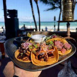 Akiin Beach Club - Pulpo & ribeye tacos!