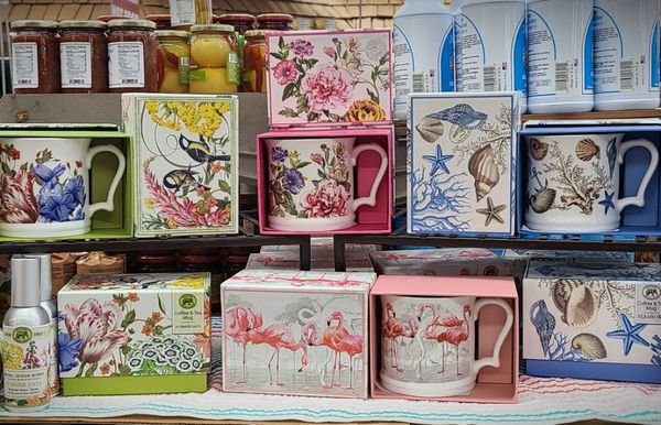 Howie's Market by null