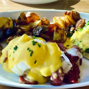 Whidbey's A Daytime Eatery - Benny Duo: Irish Benny and West Coast Benny with Potatoes - Breakfast & Brunch Near Me - Enterprise, Nevada