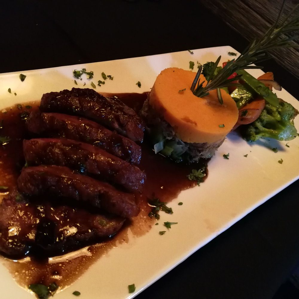 Comme chez soi - Duck duo: breast and pulled confit - French Near Me - Magog, Quebec Comme chez soi - Duck duo: breast and pulled confit - French Near Me - Magog, Quebec