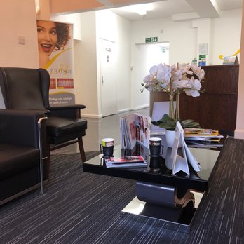 Bridge Dental & Implant Centre - Waiting room - Cosmetic Dentists Near Me - Derby, DBY