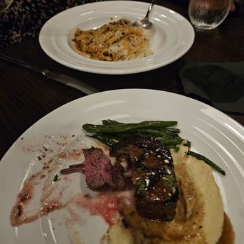 Essence Restaurant + Bar - Entrees - New American Near Me - Elkhart, Indiana Essence Restaurant + Bar - Entrees - New American Near Me - Elkhart, Indiana
