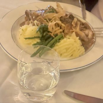 La Goulue Palm Beach - POULET FERMIER AUX MORILLES - French Near Me - Palm Beach, Florida La Goulue Palm Beach - POULET FERMIER AUX MORILLES - French Near Me - Palm Beach, Florida