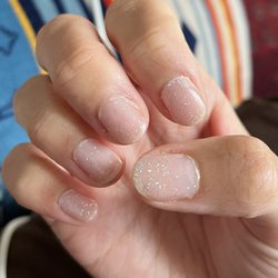Nail Trix - Gel manicure lifting on day 4
