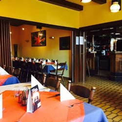Edi's Pizzeria - Dining area