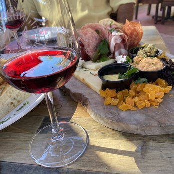 Miramonte Winery - Wine tasting and charcuterie - Wineries Near Me - Temecula, California