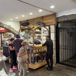 L'Alpage - Side of shop