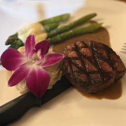 Woodbridge Inn Steakhouse - Petite filet mignon, garlic mashed potatoes, and asparagus