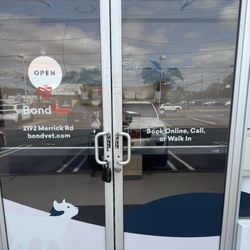 Bond Vet - Merrick - Front door