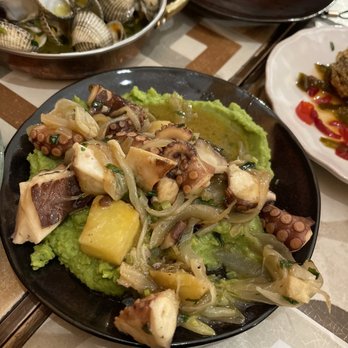 daPrata52 - sautéed octopus with green pea purée - Tapas Bars Near Me - Lisbon, 11 daPrata52 - sautéed octopus with green pea purée - Tapas Bars Near Me - Lisbon, 11