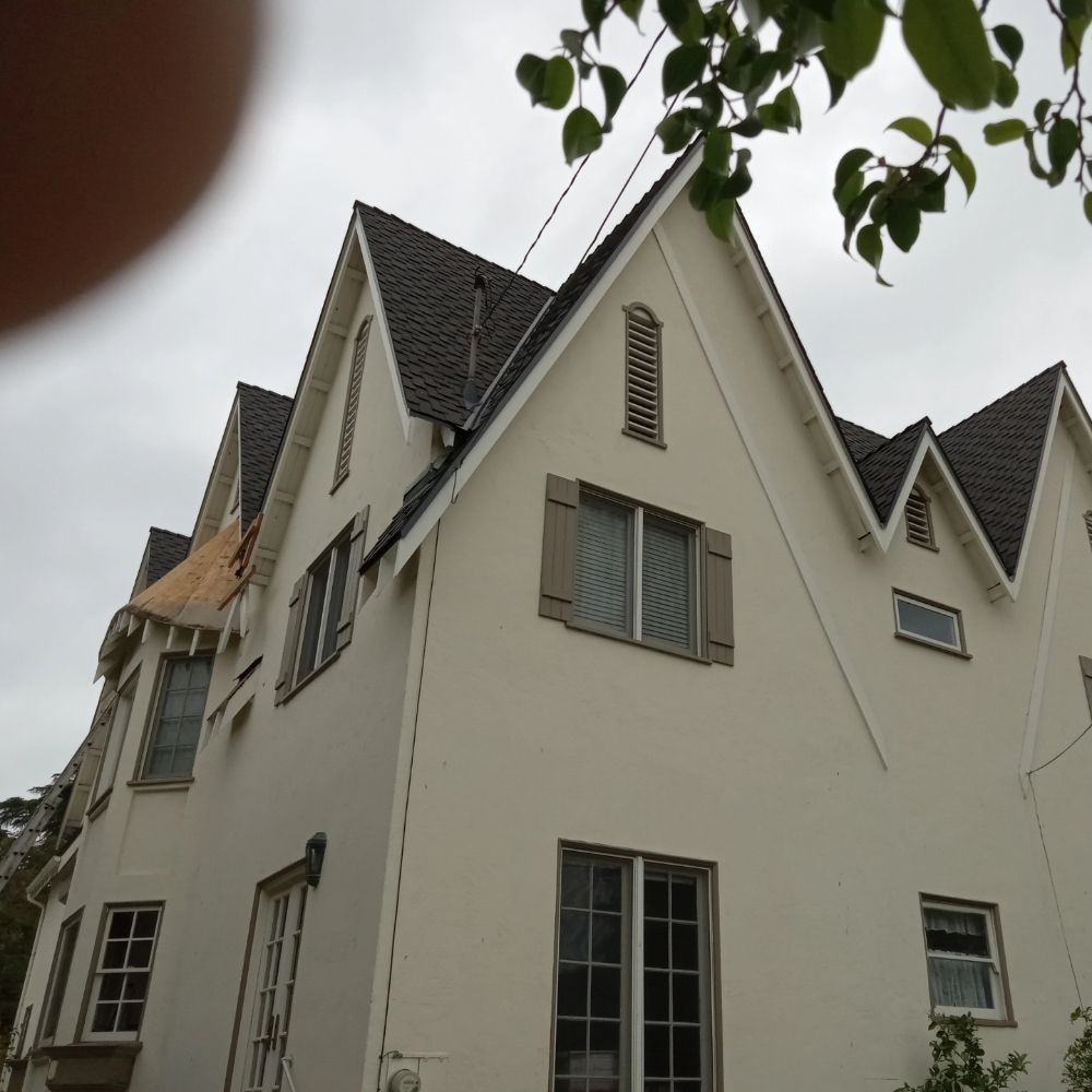 Slide of A&M Roofing