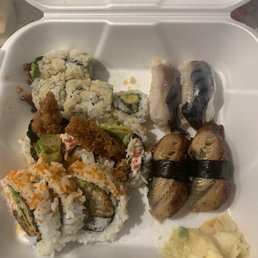 Top left: Rock n Roll (sorry, already ate 2 pieces) 9/10 Spider 4/10 Saba nigiri 2/10 Unagi 9/10 Top left: Rock n Roll (sorry, already ate 2 pieces) 9/10 Spider 4/10 Saba nigiri 2/10 Unagi 9/10