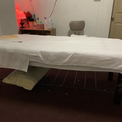 Asia Magic Massage - Super sketchy and look at all the crap on the ground ‍