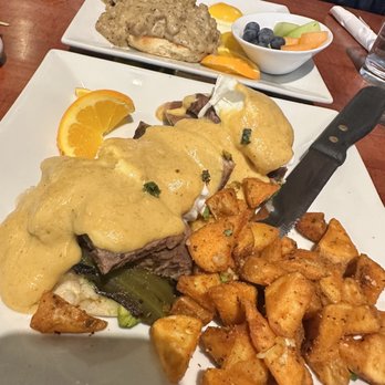 Bistro St Michael - Brisket Benedict & Biscuits and Gravy - Coffee & Tea Near Me - Prescott, Arizona