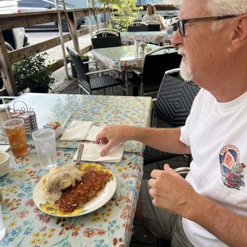 Kimmie's Coffee Cup - Eggs Benedict - Coffee & Tea Near Me - Fullerton, California