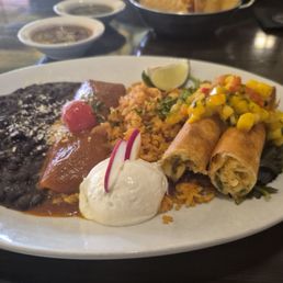 Lunch special, Enchilada, flautas w mango salsa. Black beans are so good.