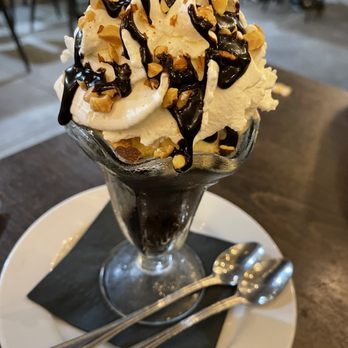 Twohey’s Restaurant - New American Near Me - South Pasadena, California