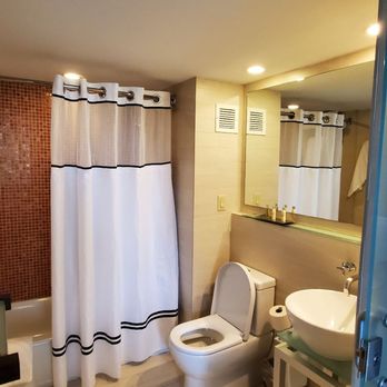DoubleTree by Hilton San Juan - The simple bathroom - Hotels Near Me - San Juan, Puerto Rico
