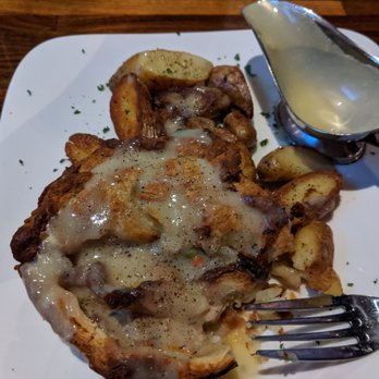 G Pub - Chicken pot pie and fingerling potatoes - Gastropubs Near Me - Providence, Rhode Island G Pub - Chicken pot pie and fingerling potatoes - Gastropubs Near Me - Providence, Rhode Island