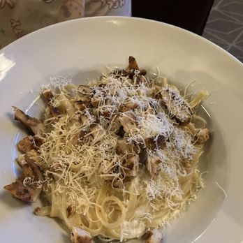 Frankie Bones Hilton Head - Fettuccine Alfredo - Italian Near Me - Hilton Head Island, South Carolina Frankie Bones Hilton Head - Fettuccine Alfredo - Italian Near Me - Hilton Head Island, South Carolina
