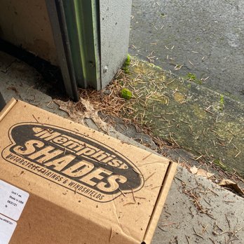 Extra Space Storage - Notice the build up this is from 2 weeks. Boxes stored near the door were damaged. Moldy clothing. - Self Storage Near Me - Beaverton, Oregon