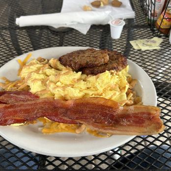 The Filling Station - Eureka Hash and a side of bacon - American Near Me - Eureka Springs, Arkansas