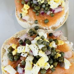 SMOKED SALMON & NY STYLE BAGEL