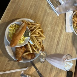 This is the chicken drummies and the old fashioned strawberry milkshake I picked fries and the breadstick and corn was very good! This is the chicken drummies and the old fashioned strawberry milkshake I picked fries and the breadstick and corn was very good!