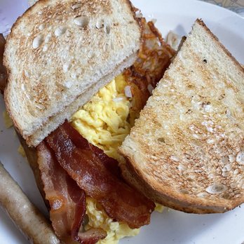 Olde Bay Diner - 2x2 Breakfast - Diners Near Me - Alton Bay, New Hampshire