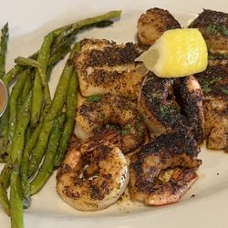 Mobjack Tavern - Blackened seafood platter.