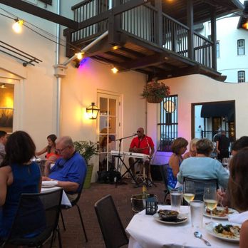 Edward's - Paul Hobbs Barnhouse served at correct temperature - New American Near Me - Rosemary Beach, Florida