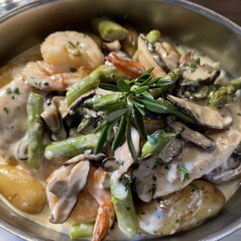 Metropolitan Cafe - Chicken & Shrimp - New American Near Me - Freehold, New Jersey Metropolitan Cafe - Chicken & Shrimp - New American Near Me - Freehold, New Jersey