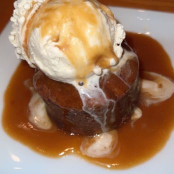 Roots Restaurant and Bar - Warm toffee cake with ice cream - New American Near Me - Camas, Washington