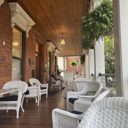 Saratoga Arms Hotel - Porch