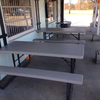 Dave's Spiced Right BBQ - Outside seating - Barbeque Near Me - Georgetown, Tennessee Dave's Spiced Right BBQ - Outside seating - Barbeque Near Me - Georgetown, Tennessee
