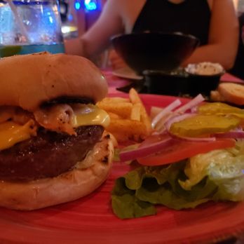 El Barril Grill - Corazon hamburguesa - Mexican Near Me - Bacalar, ROO