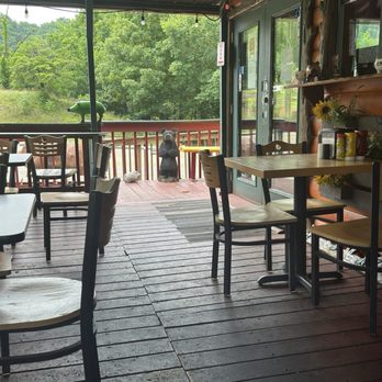Boss Hogg's BBQ - Outside seating - Barbeque Near Me - Pigeon Forge, Tennessee