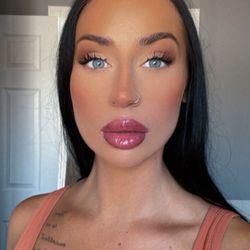 Beauty Icon Cosmetics - Beauty Icon lashes and gloss
