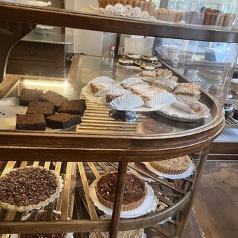 Diane's Bakery Cafe - Bakeries Near Me - Roslyn, New York